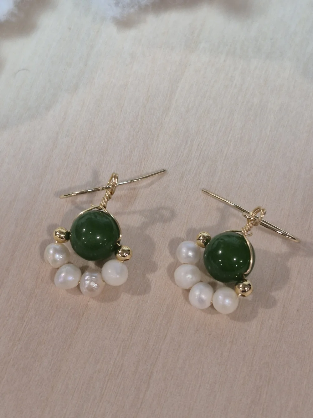 🎉🎉NEW🎉🎉 GOEGEOUS!! 14kt Gold FilledJADE AND FRESHWATER Pearl Dangle Earrings